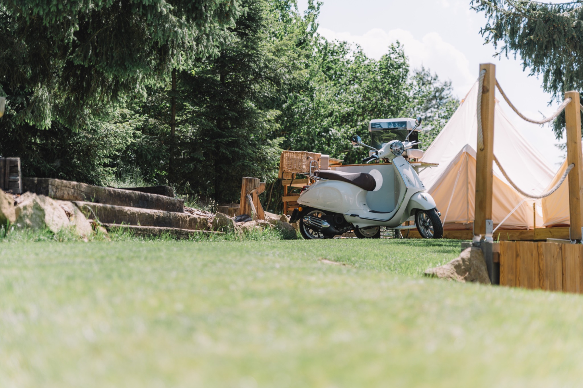Vespa sidecar coffee bar VEZUKAFE